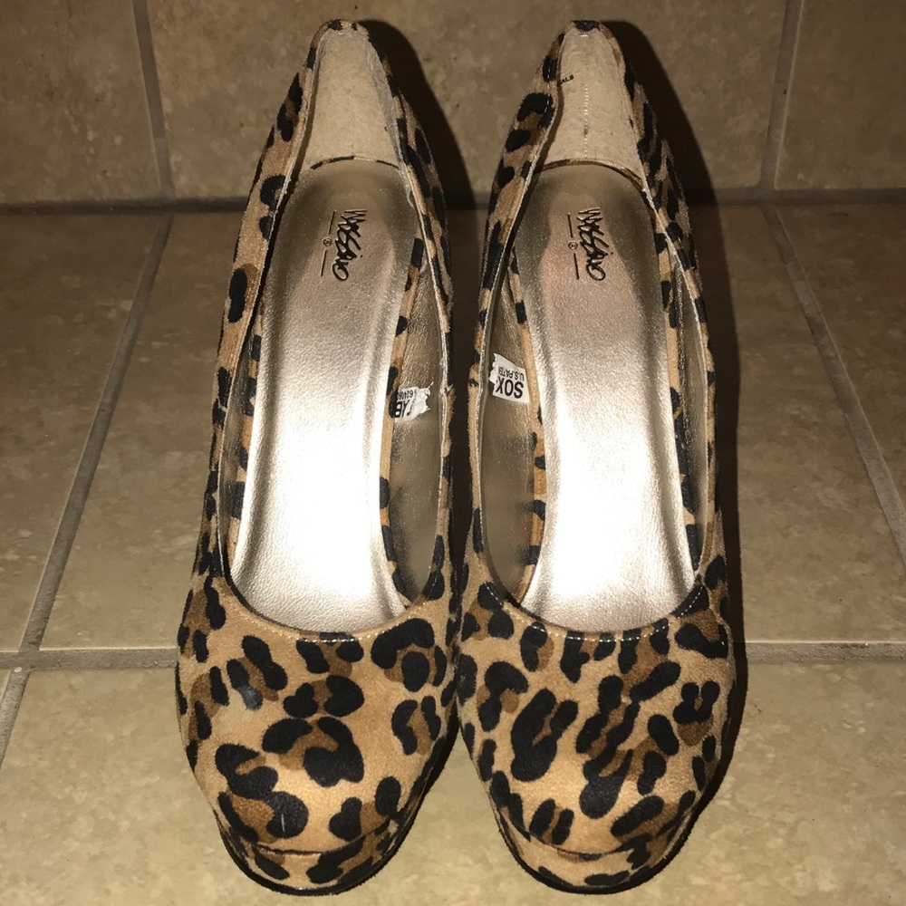 Leopard Pumps Size 7.5